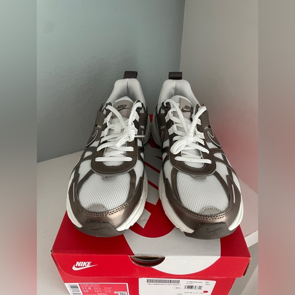 Nike V2K Run Sneaker Brown/ Ironstone/ White Mens New NIB main image 5